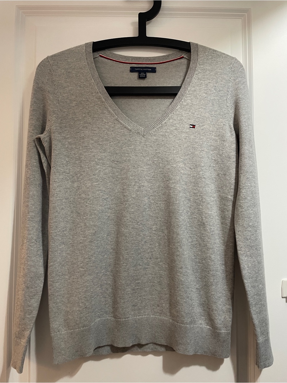 Tommy Hilfiger Men's V-Neck Sweater in Light Gray